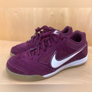 Nike Gato
Bordeaux